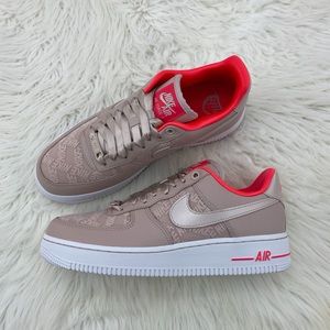 Nike Women's Sneakers in Beige and Bright Red, EUC